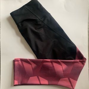 NWT Under Armour Black Pink Capri Sport Leggings